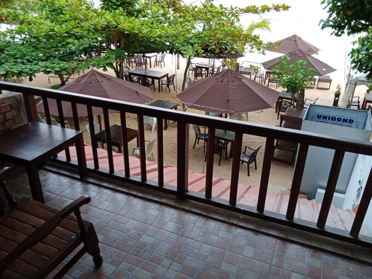 Wave Beach Resort Unawatuna Bagian luar foto